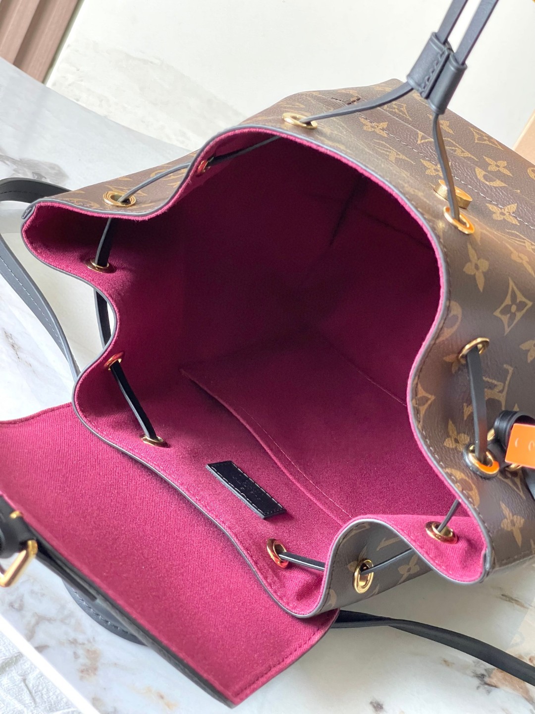 Louis Vuitton M45515 Montsouris PM Lv1
