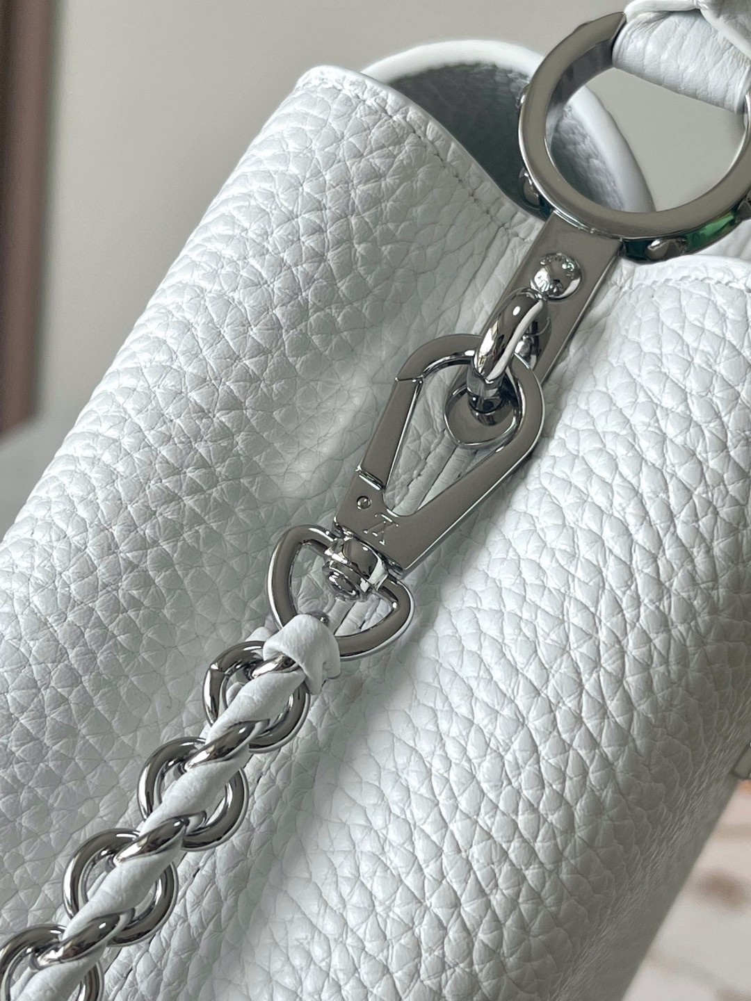 Louis Vuitton Louis Vuitton M23289 Capucines Mini