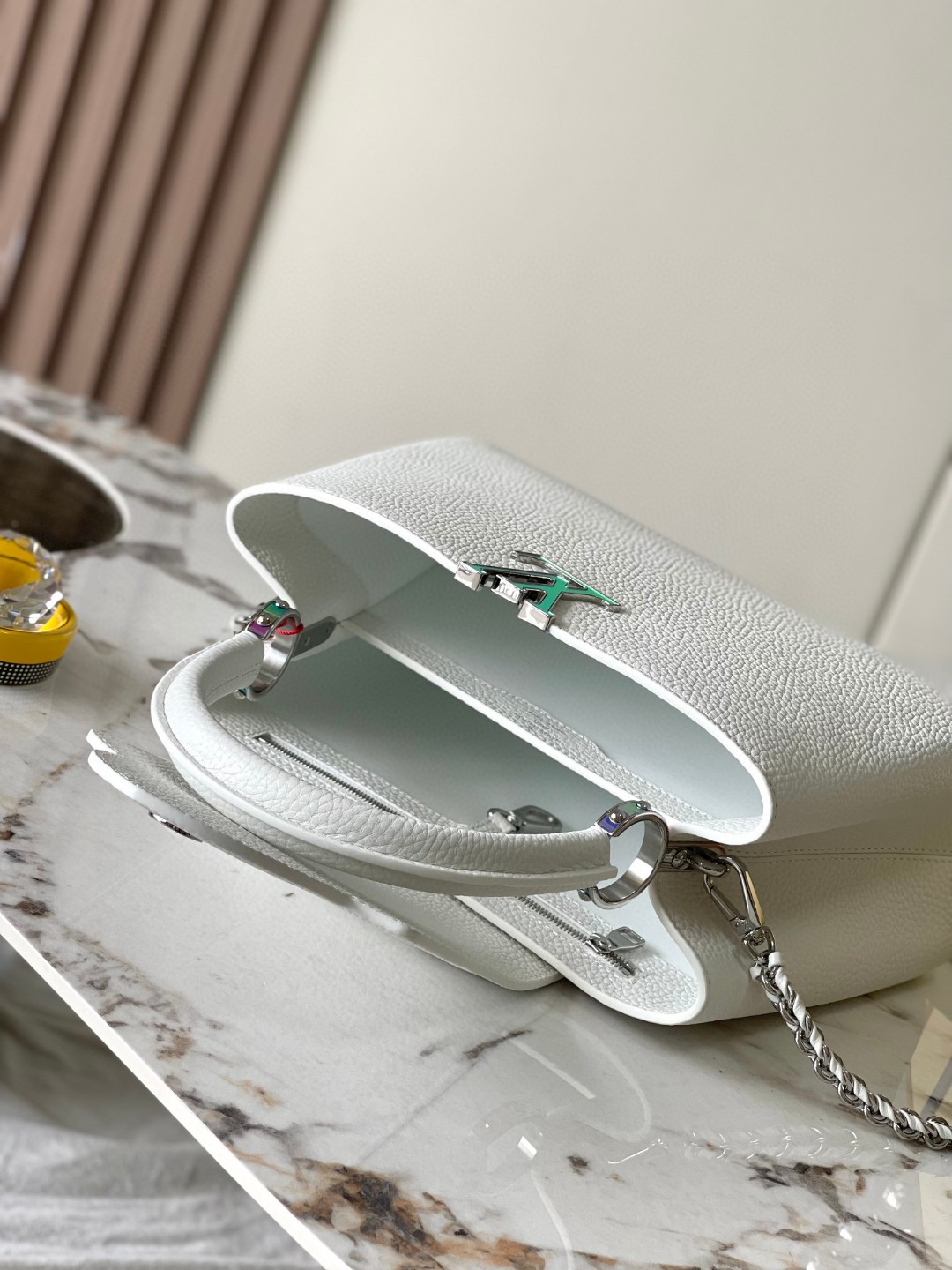 Louis Vuitton M22054 Capucines PM