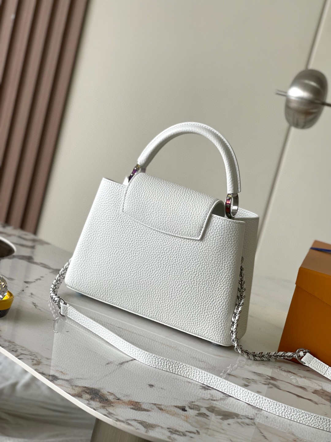 Louis Vuitton M22054 M23083 Capucines BB lv1