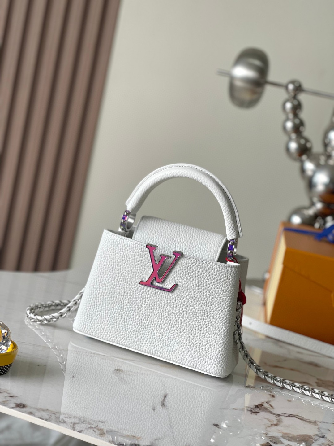 Louis Vuitton Louis Vuitton M23289 Capucines Mini