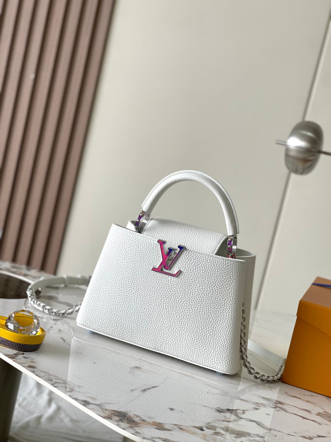 Louis Vuitton M22054 M23083 Capucines BB lv1