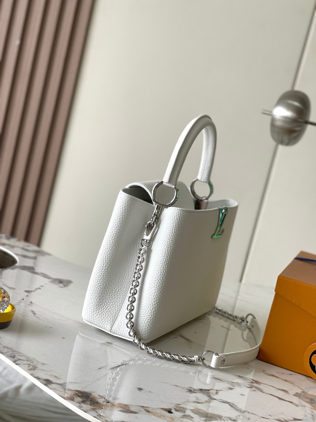 Louis Vuitton M22054 Capucines PM