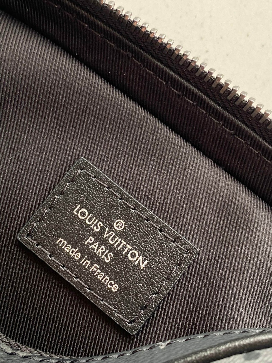 Louis Vuitton M82770 Nano Porte Documents Voyage lv1