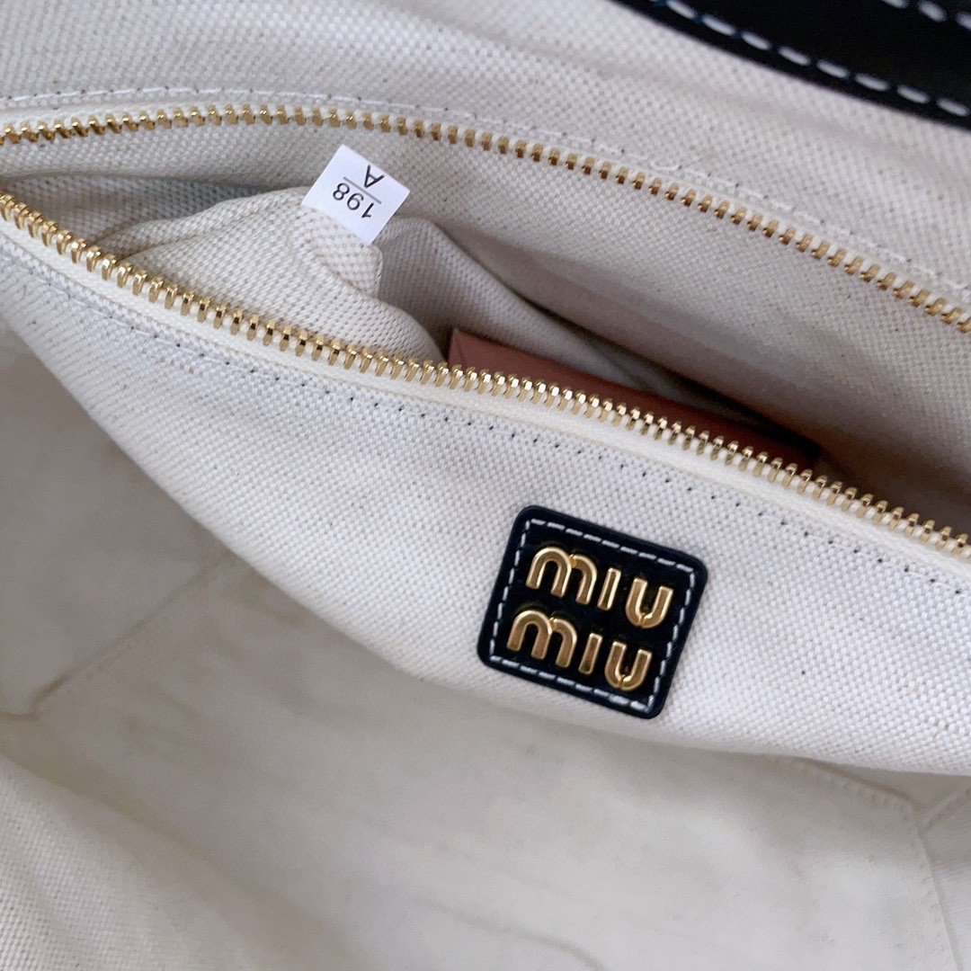 Miu Miu 5BA284_2DDJ_F0002_V_OOO black IVY leather bag M1
