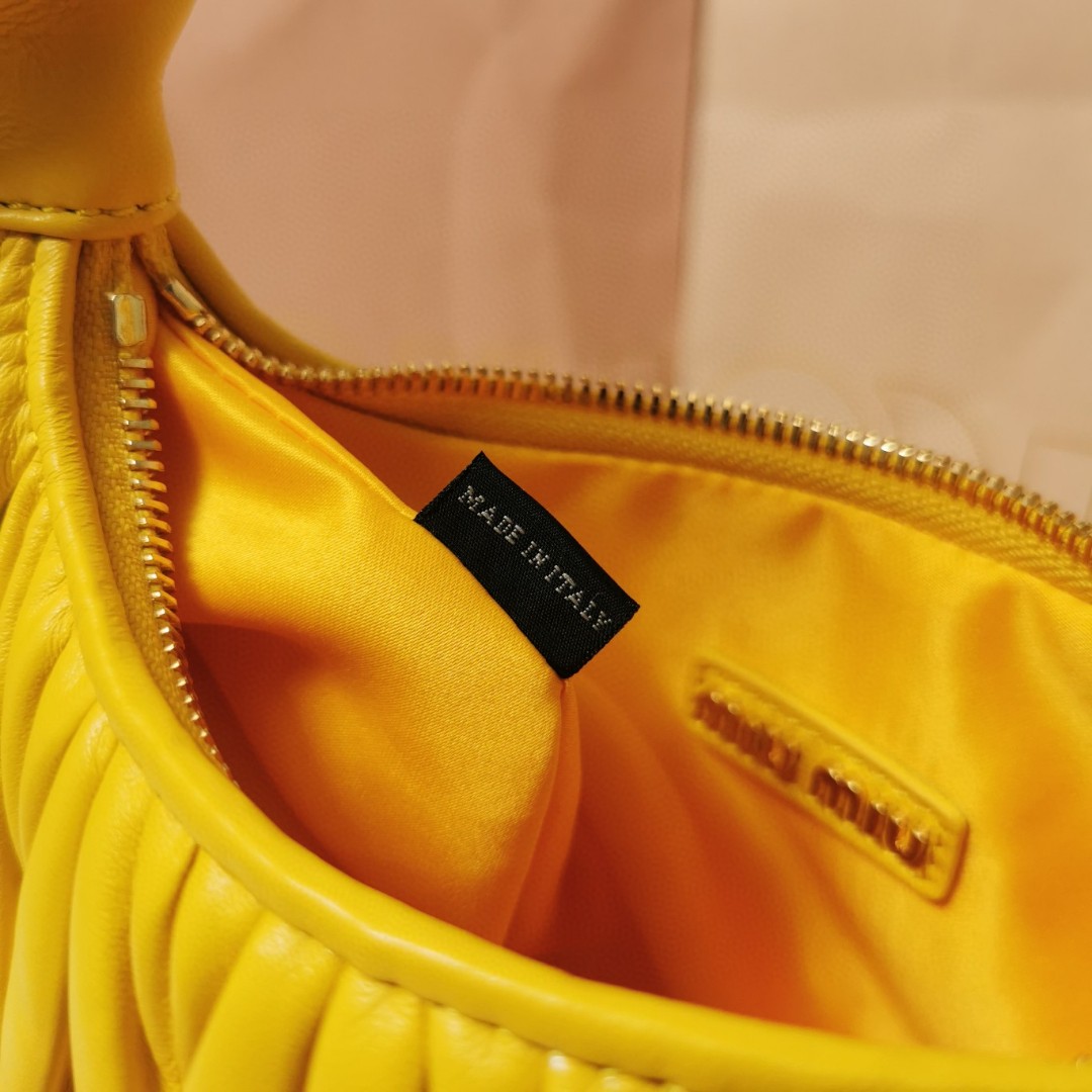 Miu Miu 5BC125 Wander matelasse nappa leather hobo bag pineapple M1