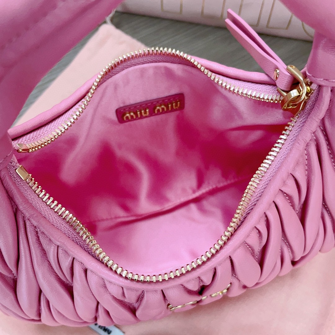 Miu Miu 5BC125 Wander matelasse nappa leather hobo bag begonia Pink M1