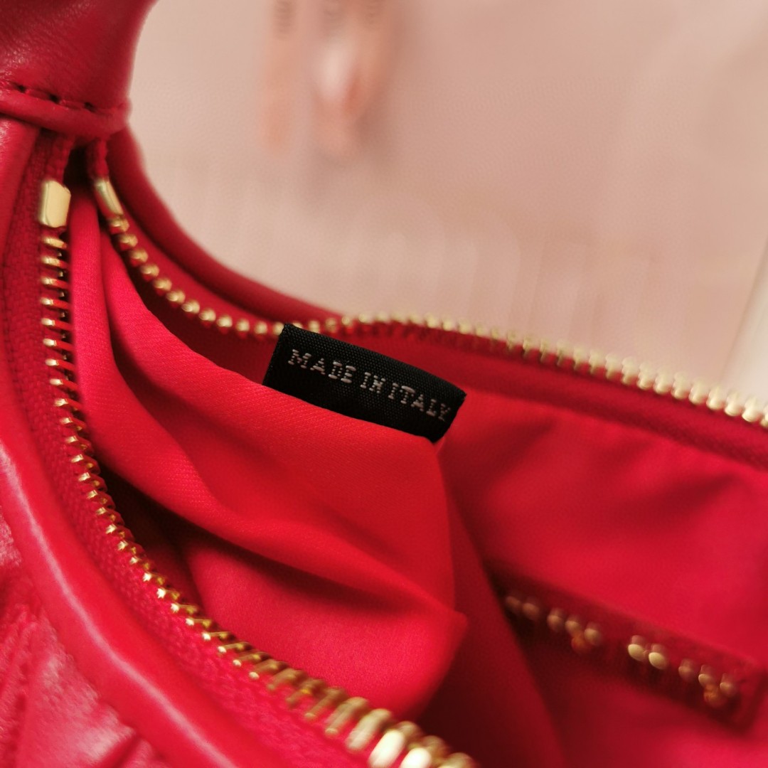 Miu Miu 5BC125 Wander matelasse nappa leather hobo bag red M1