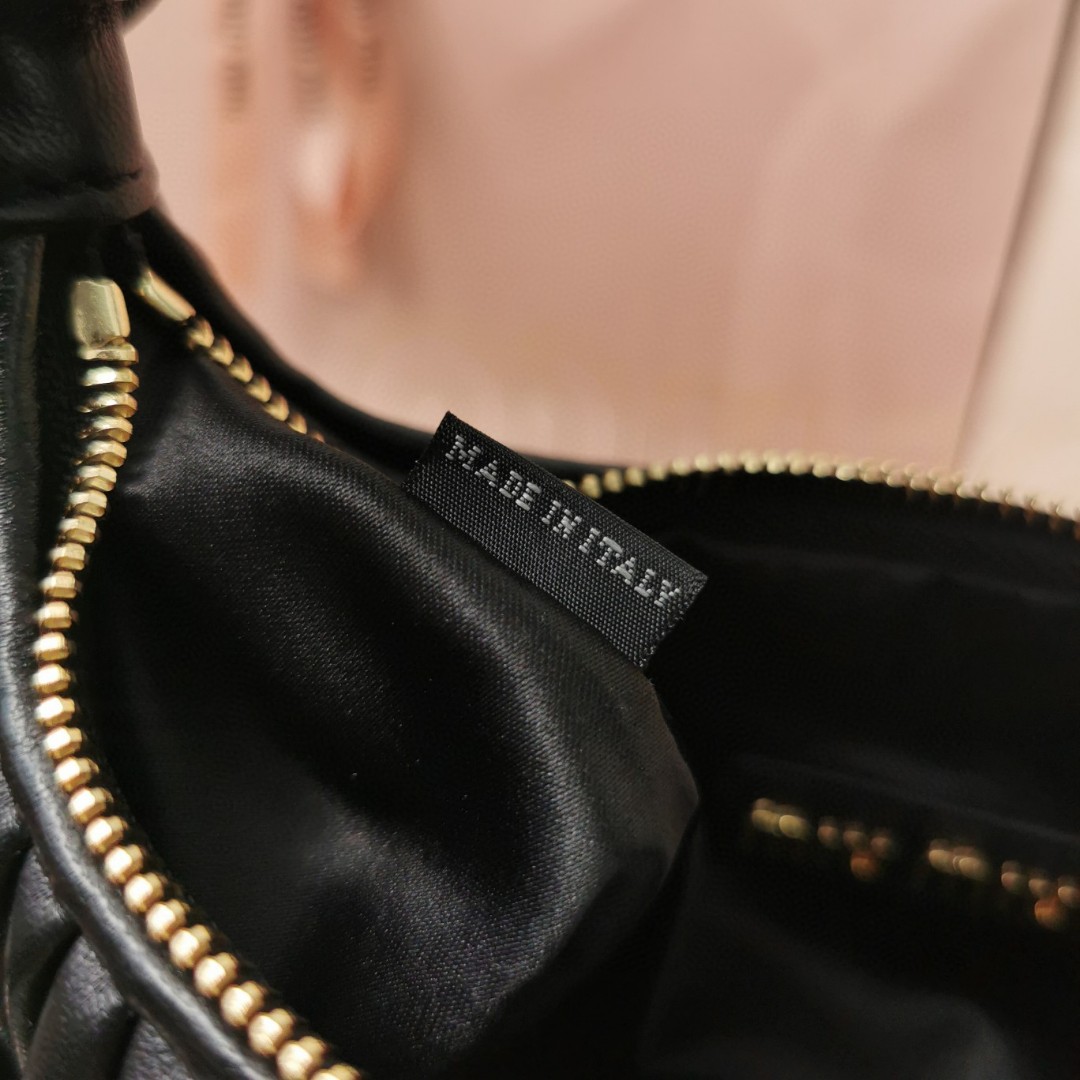 Miu Miu 5BC125 Wander matelasse nappa leather hobo bag Black M1