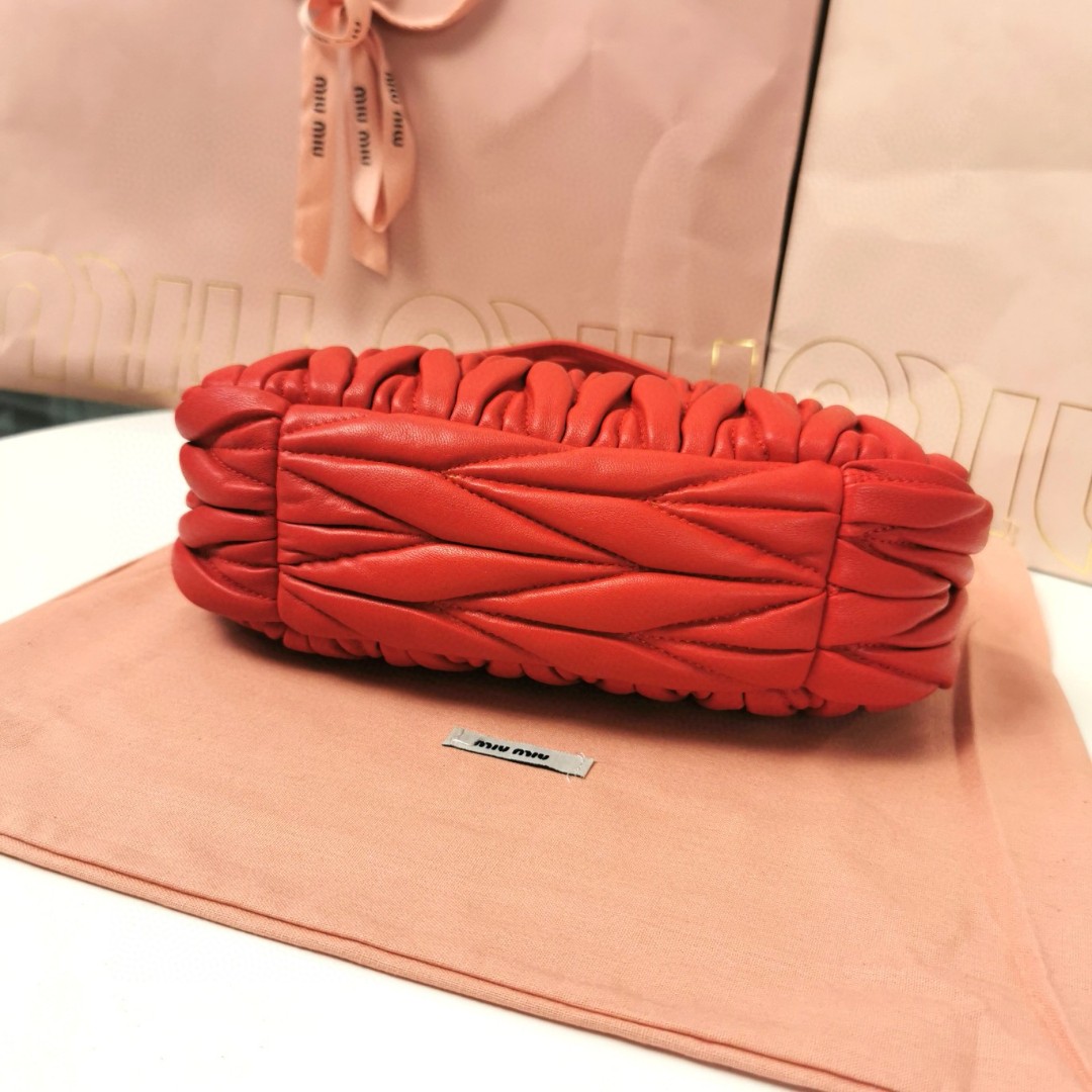 Miu Miu 5BC125 Wander matelasse nappa leather hobo bag red M1