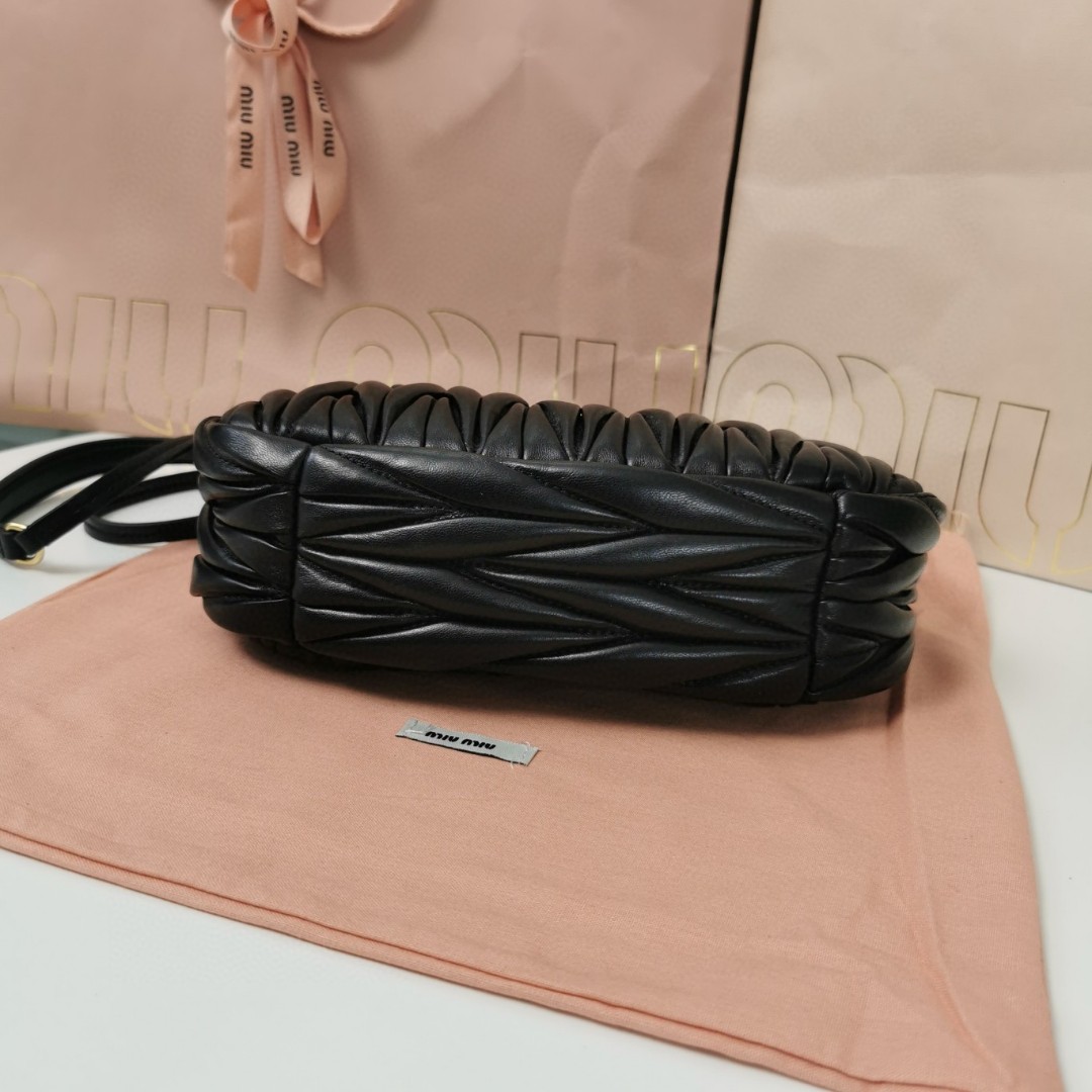Miu Miu 5BC125 Wander matelasse nappa leather hobo bag Black M1
