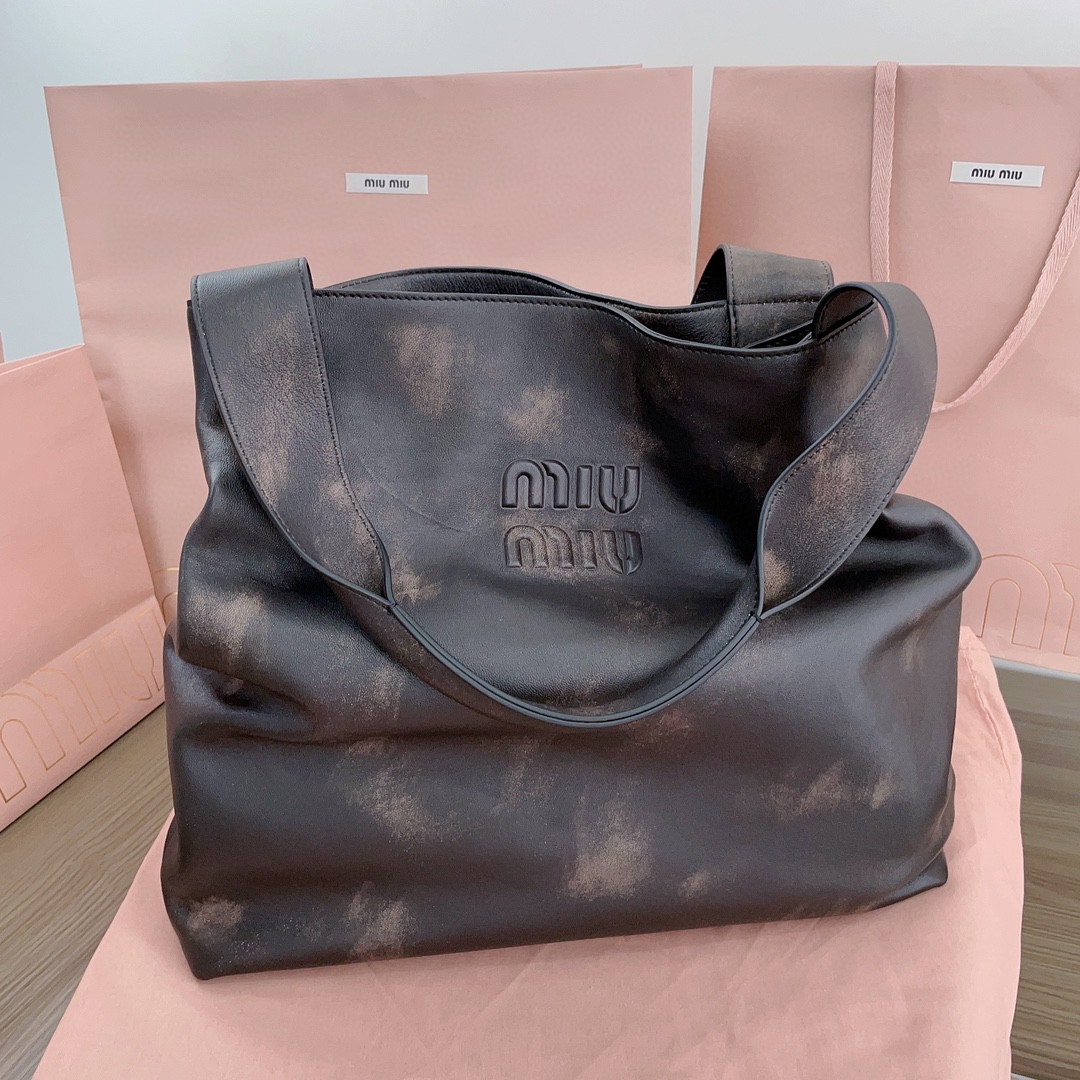 Miu Miu 5BC119_2F6P_F0V6L_V_OLM Nappa hobo bag with logo M1