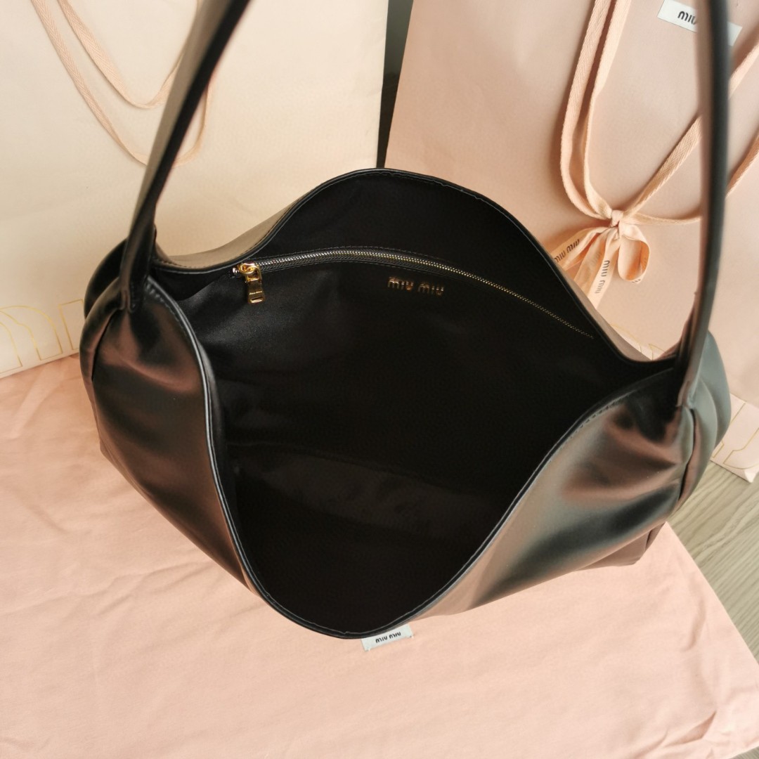 Miu Miu black tote bag M1