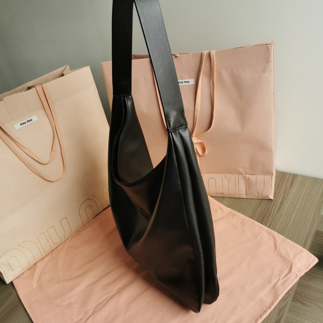 Miu Miu black tote bag M1