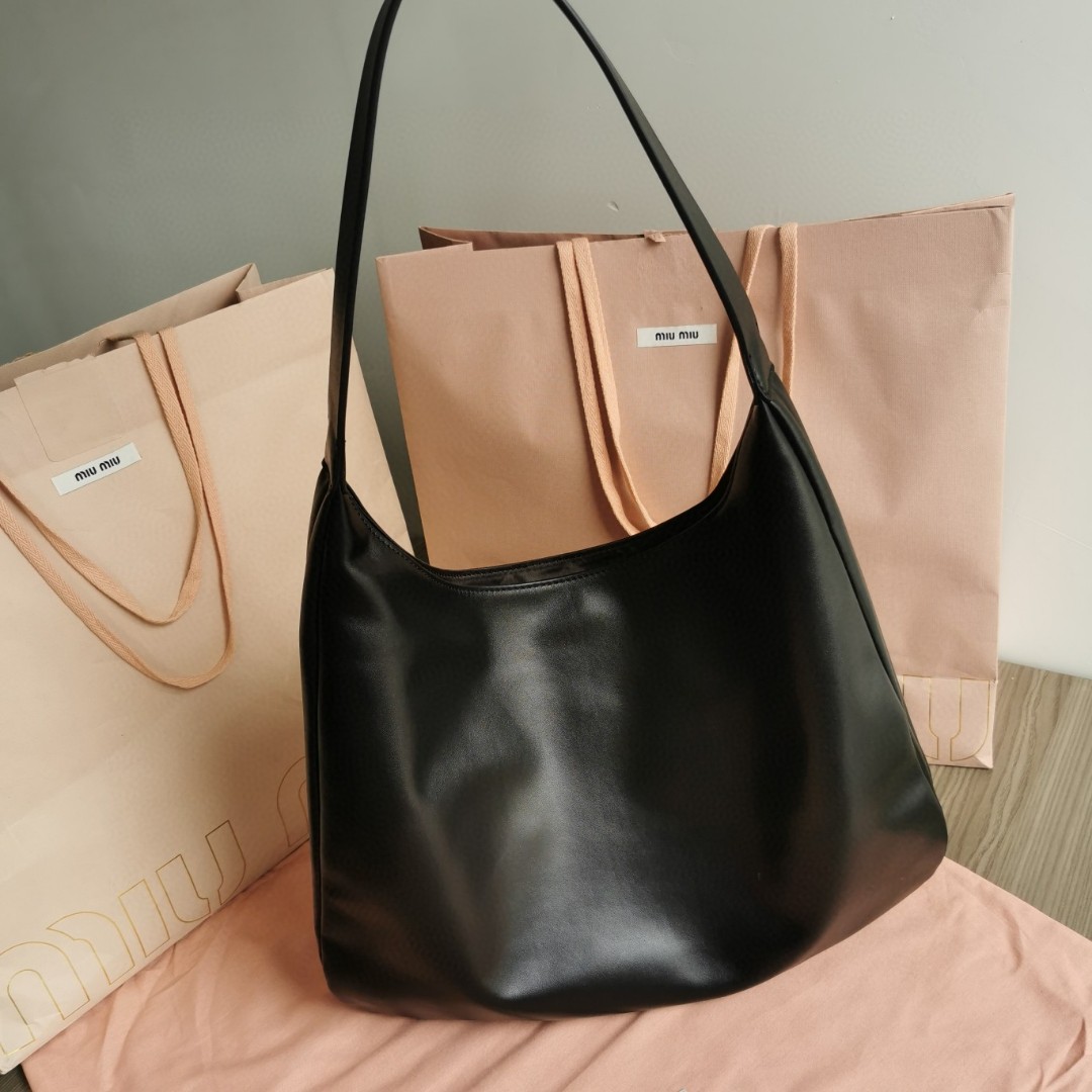 Miu Miu black tote bag M1
