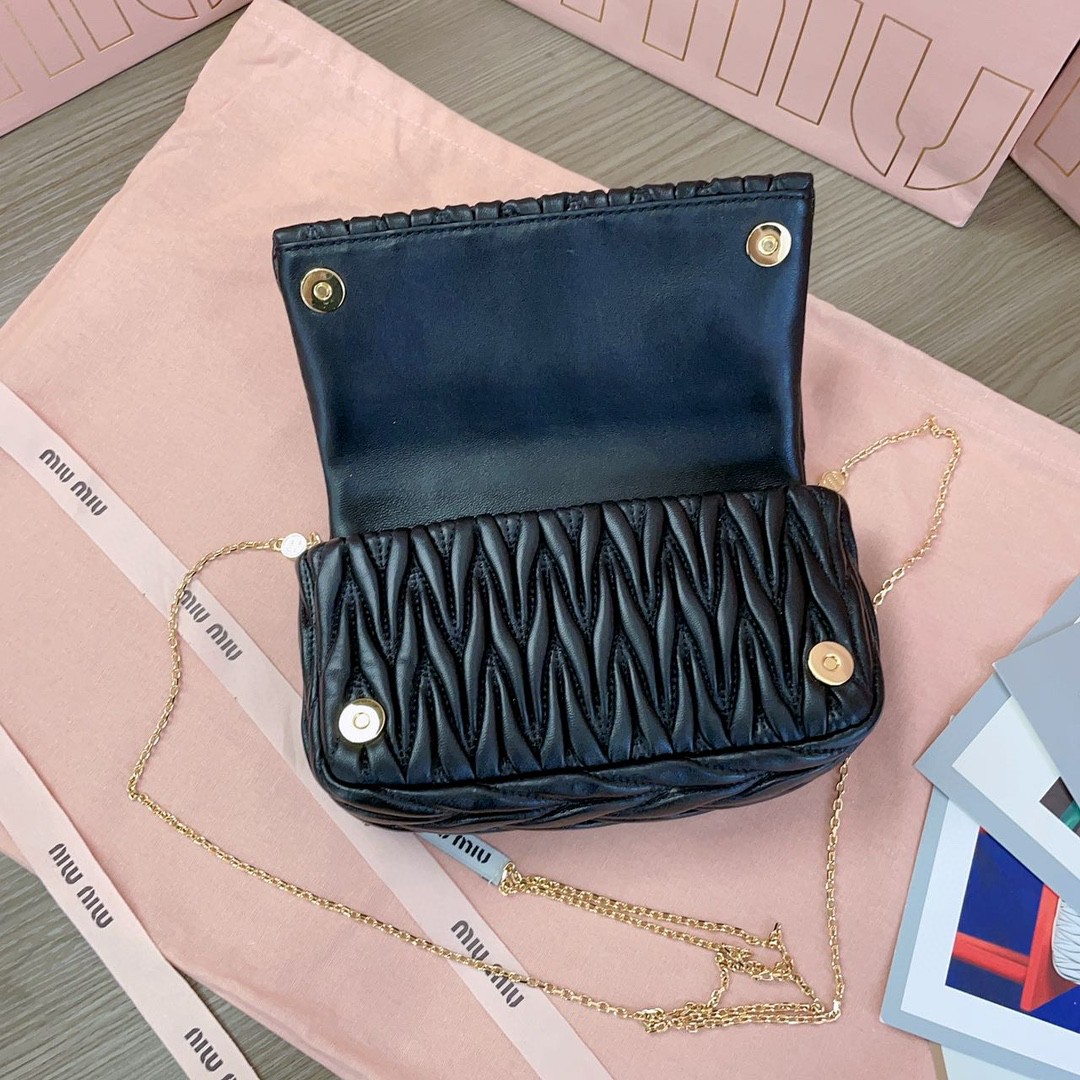 Miu Miu 5BP086_N88_F0002_V_COO Matelassé nappa leather mini-bag black M1