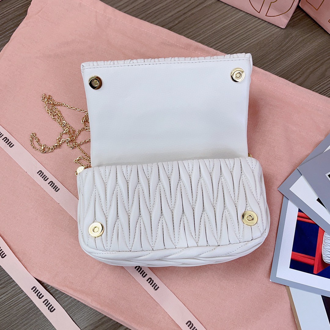 Miu Miu 5BP086_N88_F0009_V_COO Matelassé nappa leather mini-bag white M1