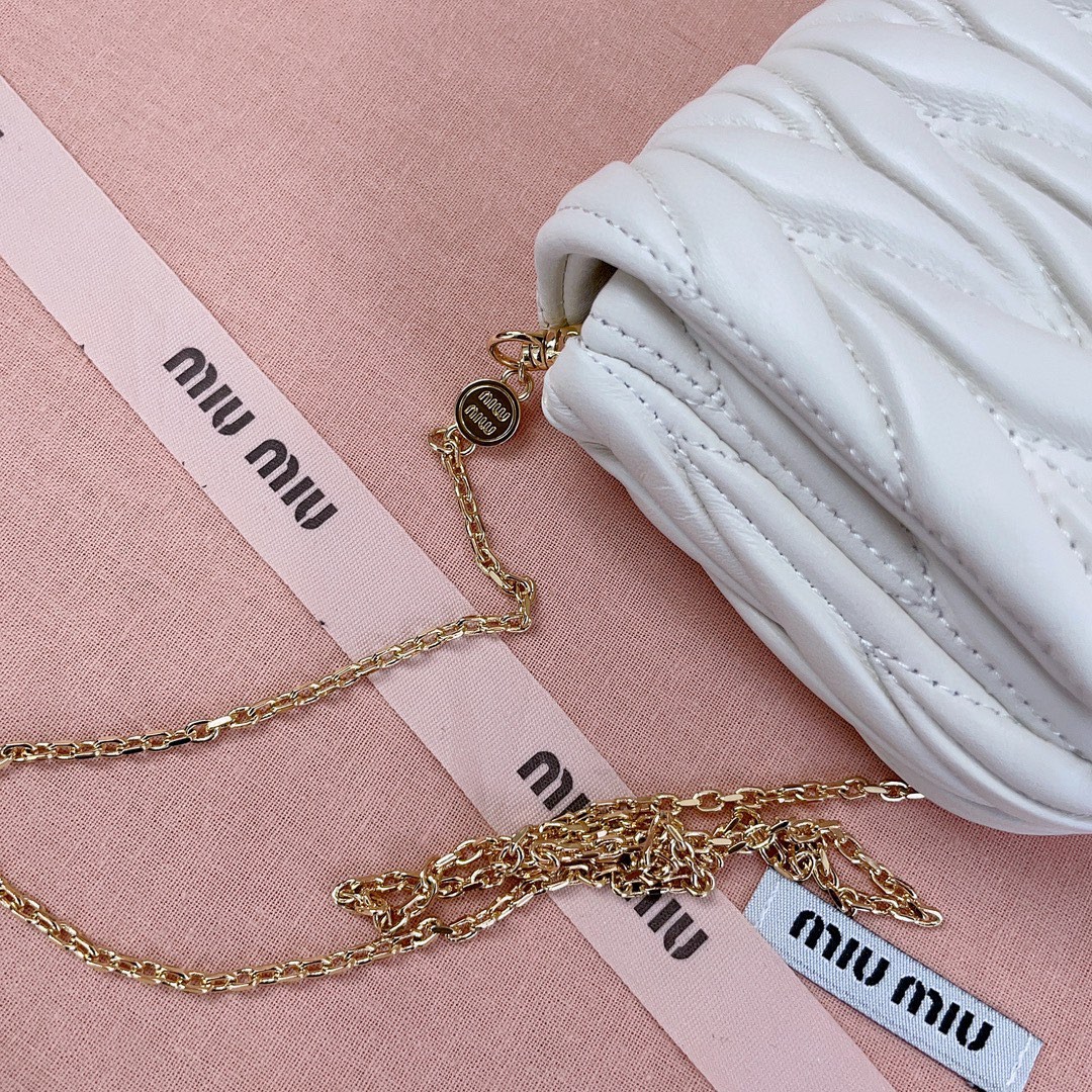 Miu Miu 5BP086_N88_F0009_V_COO Matelassé nappa leather mini-bag white M1