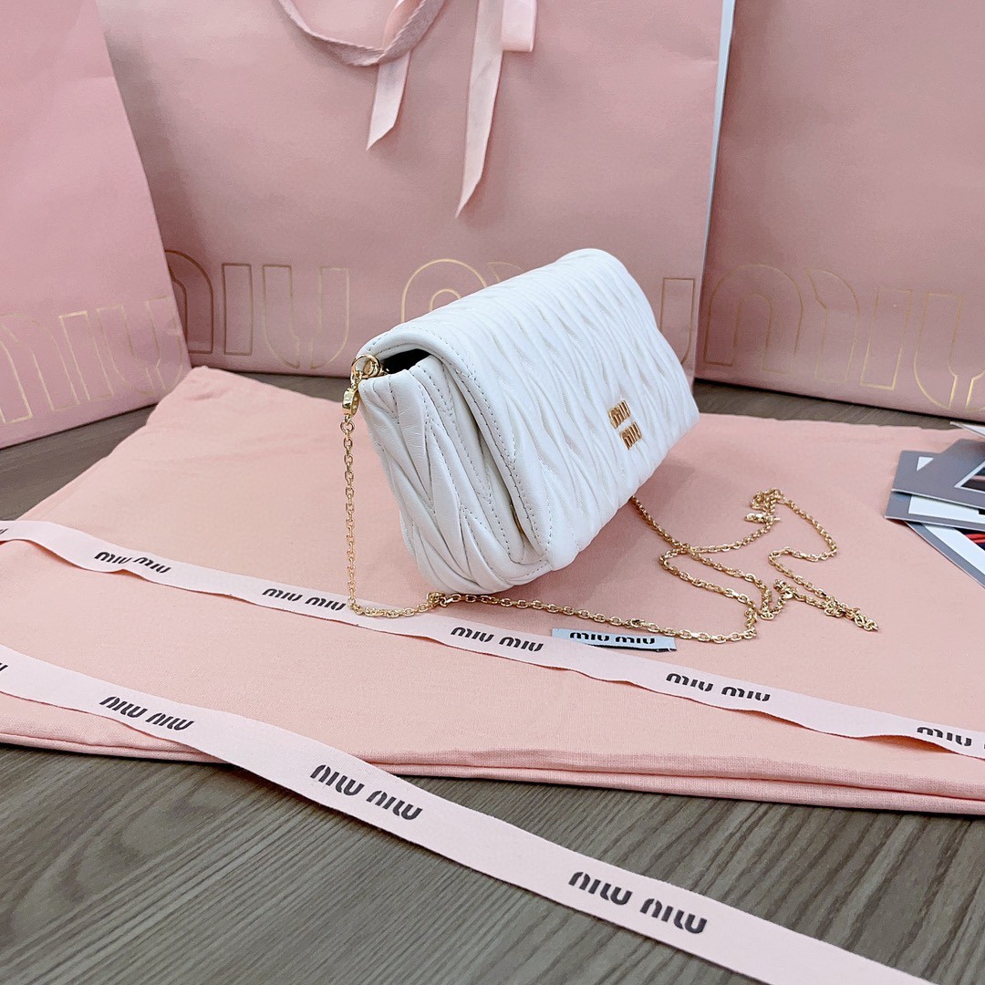 Miu Miu 5BP086_N88_F0009_V_COO Matelassé nappa leather mini-bag white M1