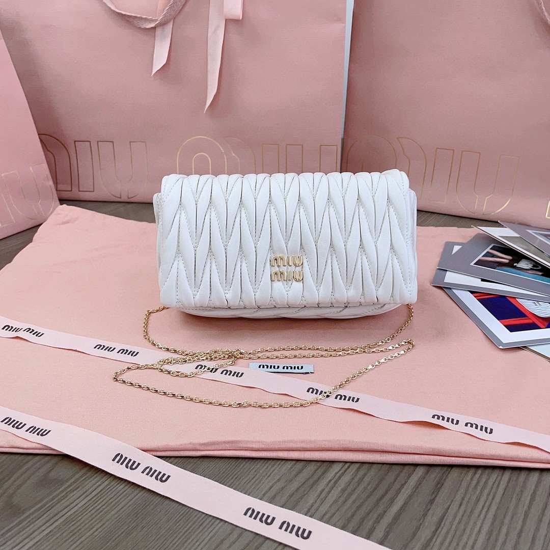 Miu Miu 5BP086_N88_F0009_V_COO Matelassé nappa leather mini-bag white M1