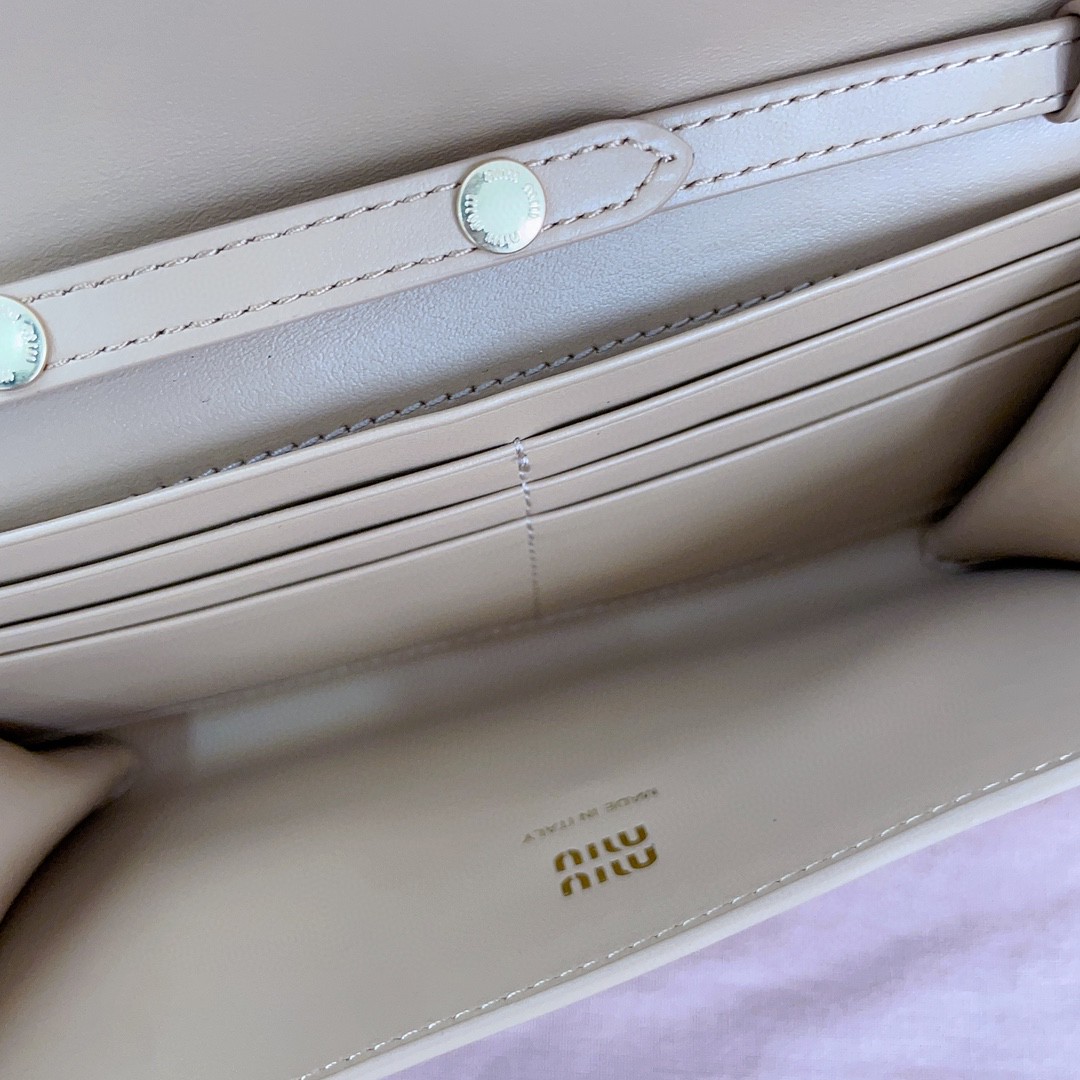 Miu Miu 5DN006 wallet bag beige M1