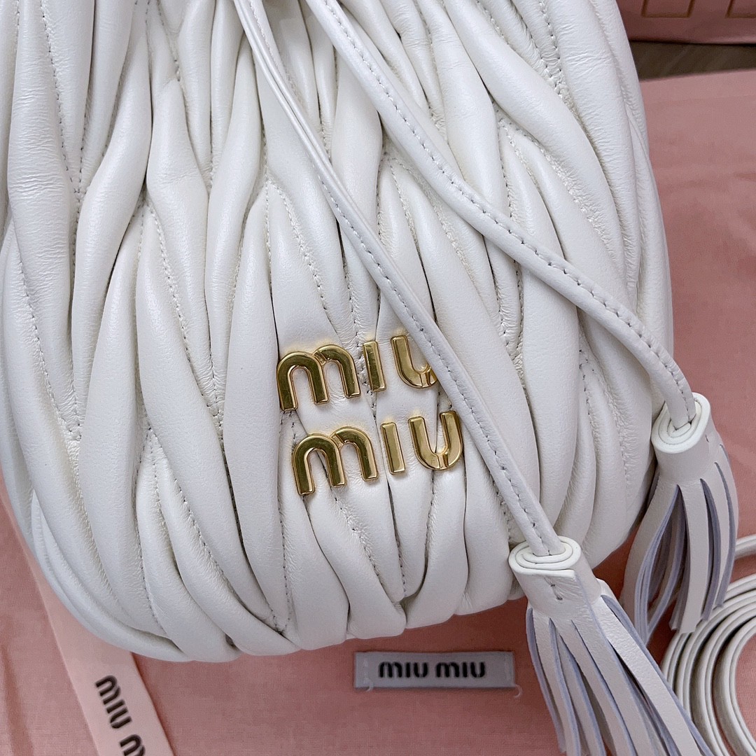 Miu Miu 5BE085 bucket bag white M1