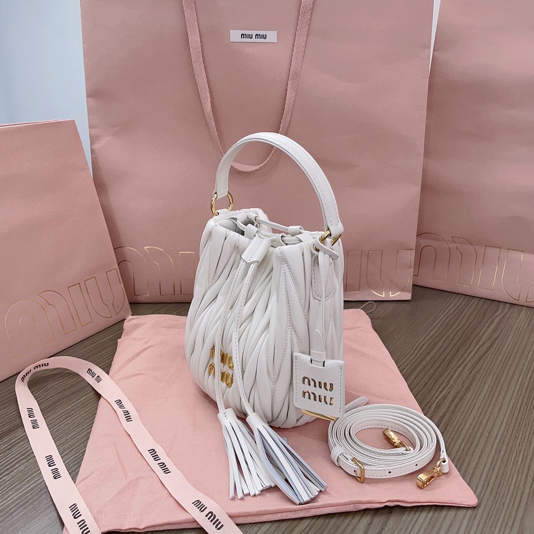 Miu Miu 5BE085 bucket bag white M1