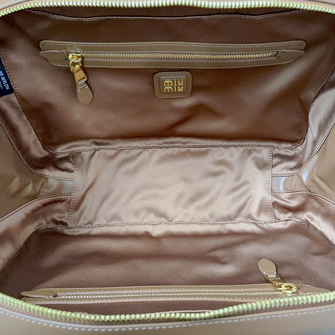 Miu Miu 5BB117_2DDJ_F0046_V_MON Leather Beau bag cognac M1