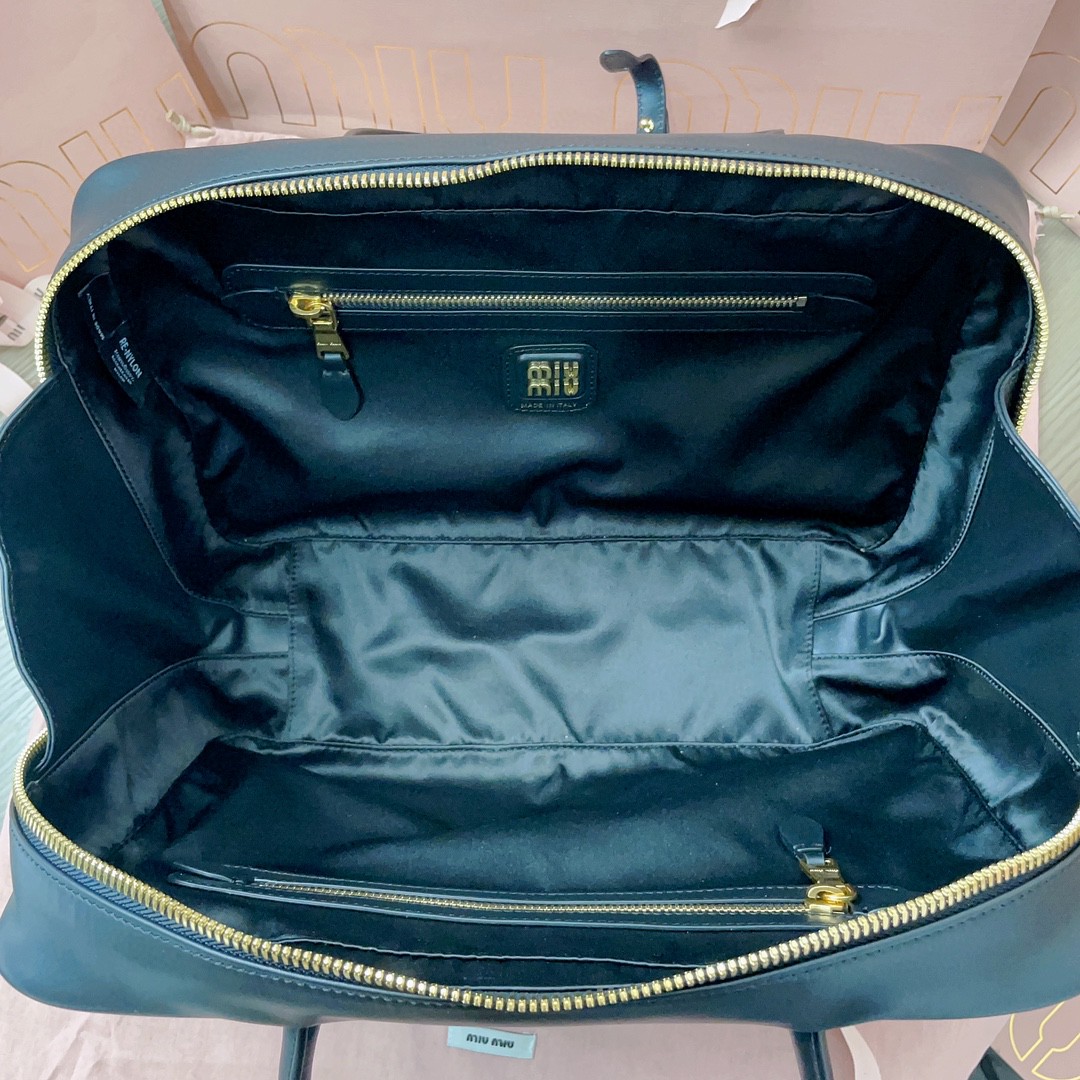 Miu Miu 5BB117_2DDJ_F0002_V_MON Leather Beau bag black M1