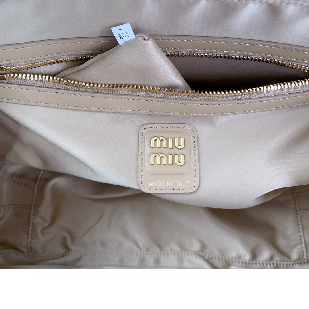 Miu Miu 5BB11 Leather Beau bag