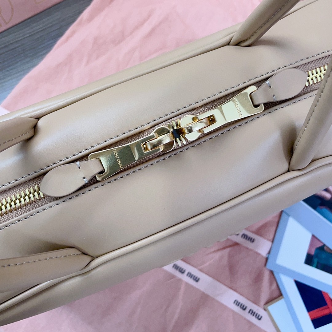 Miu Miu 5BB11 Leather Beau bag