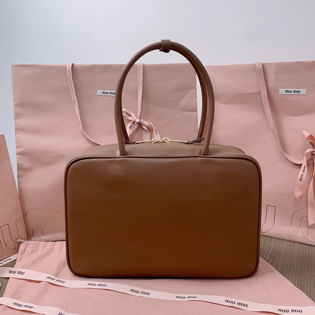 Miu Miu 5BB117_2DDJ_F0046_V_MON Leather Beau bag cognac M1