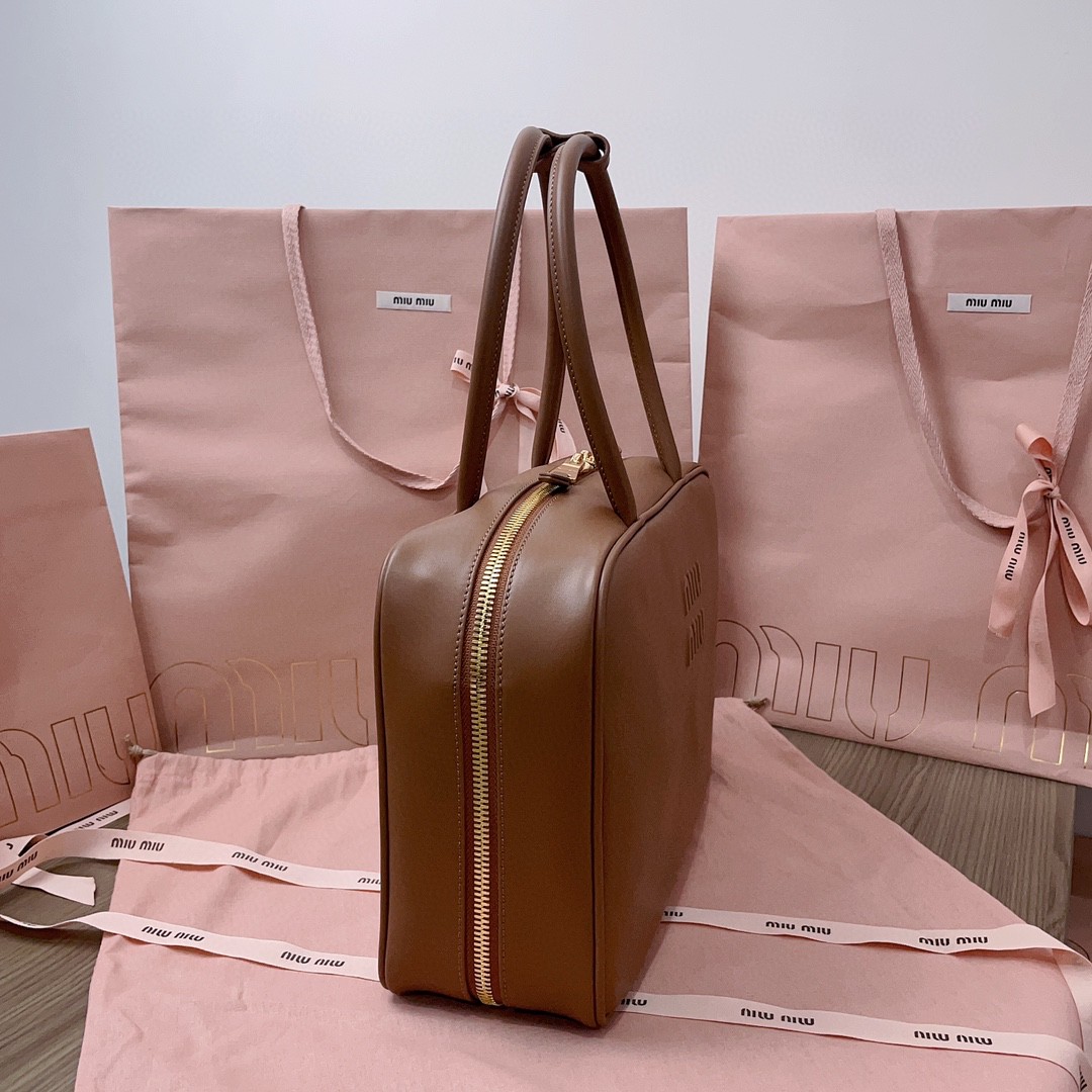 Miu Miu 5BB117_2DDJ_F0046_V_MON Leather Beau bag cognac M1