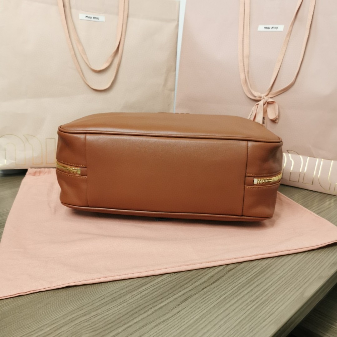 Miu Miu 5BB117 Leather Beau bag cognac M1
