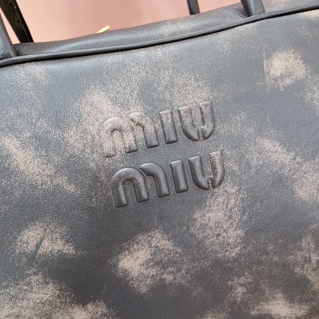 Miu Miu 5BB117_2F6P_F0V6L_V_OOO Leather Beau bag Sand/Coffee M1