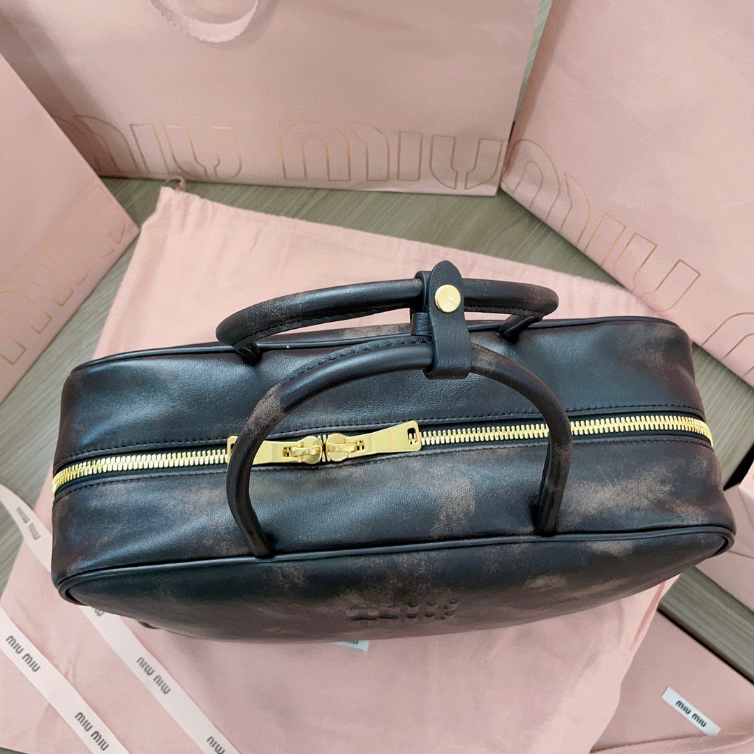 Miu Miu 5BB117_2F6P_F0V6L_V_OOO Leather Beau bag Sand/Coffee M1