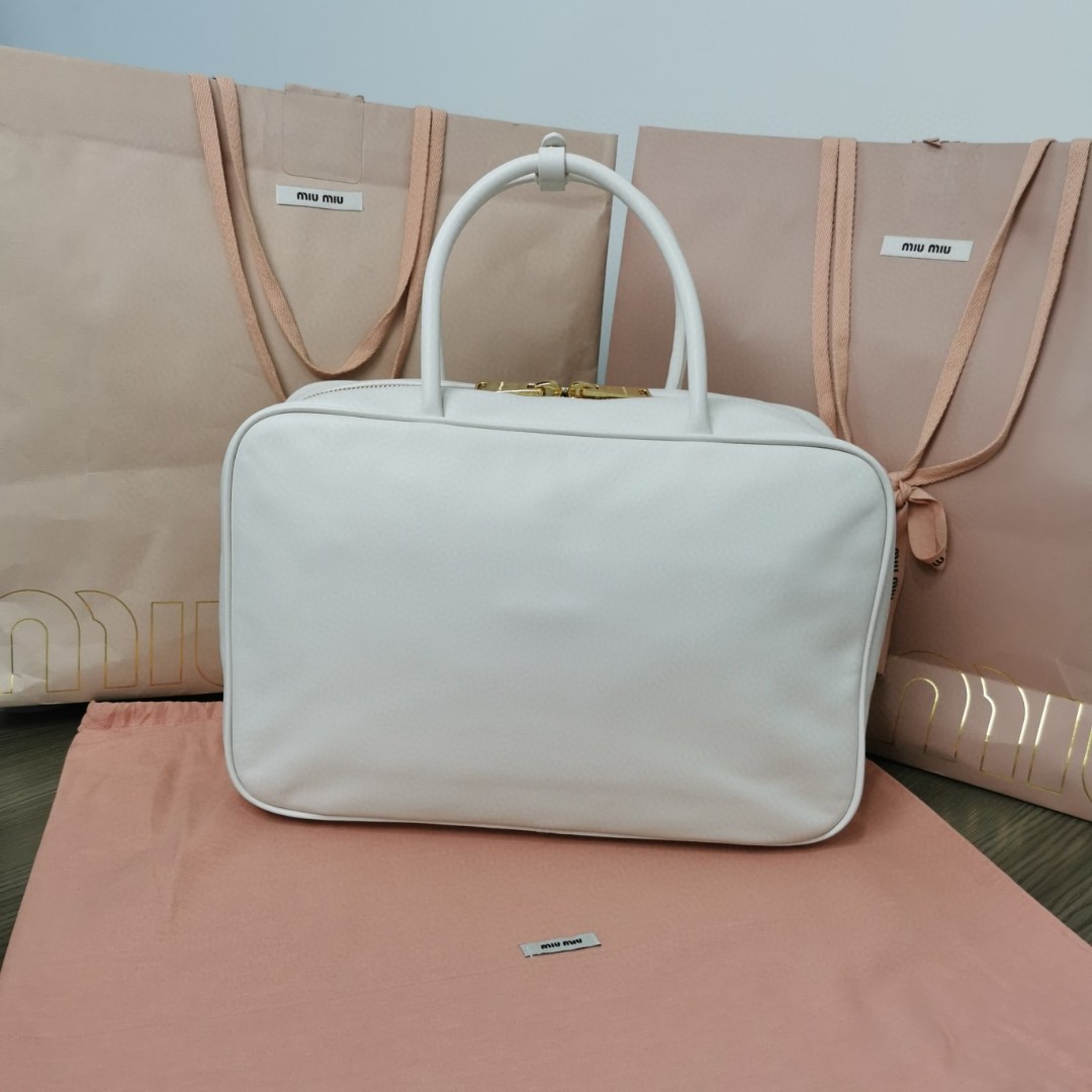 Miu Miu 5BB117_2DDJ_F0009_V_OOO Leather Beau bag white M1