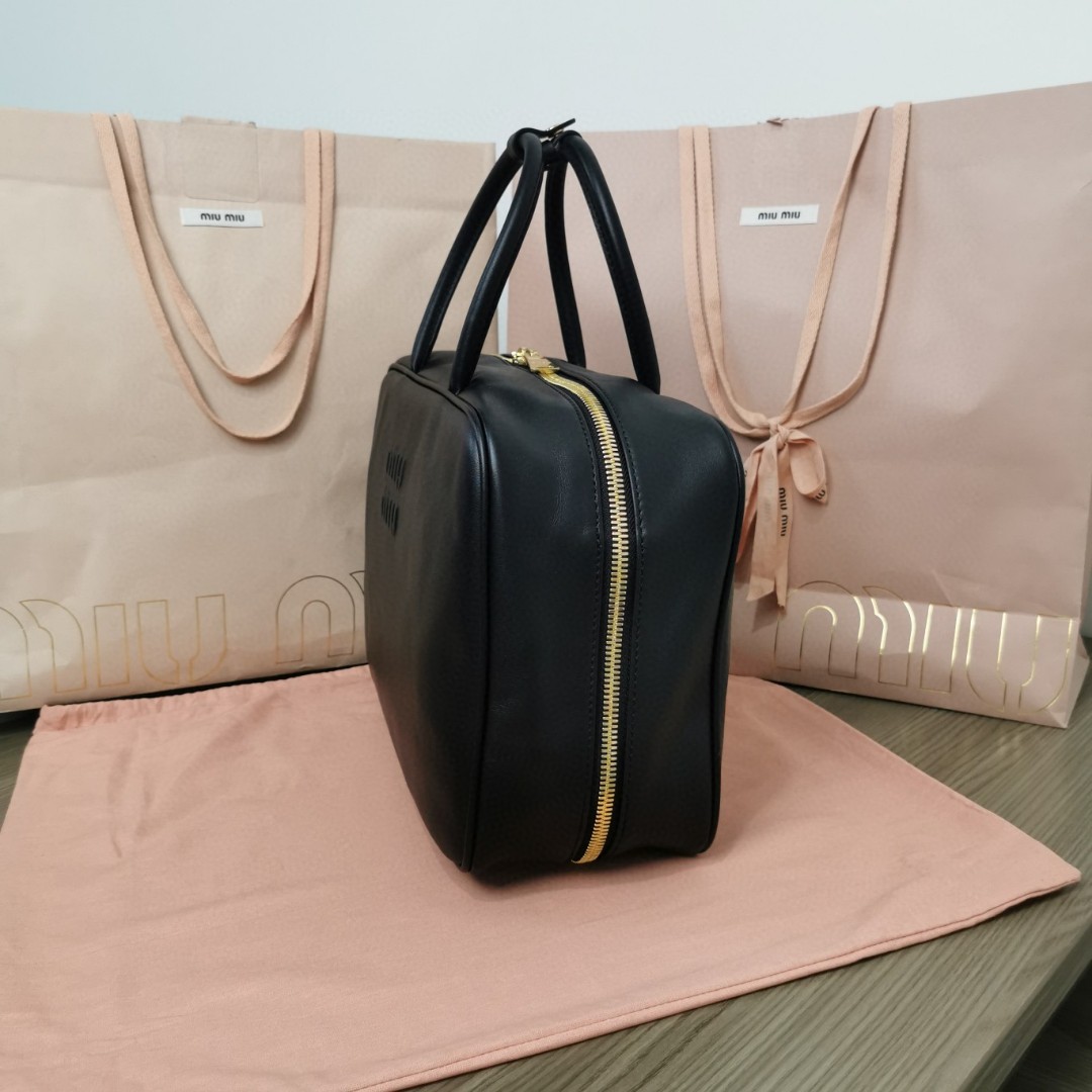 Miu Miu 5BB117_2DDJ_F0002_V_OOO Leather Beau bag black M1