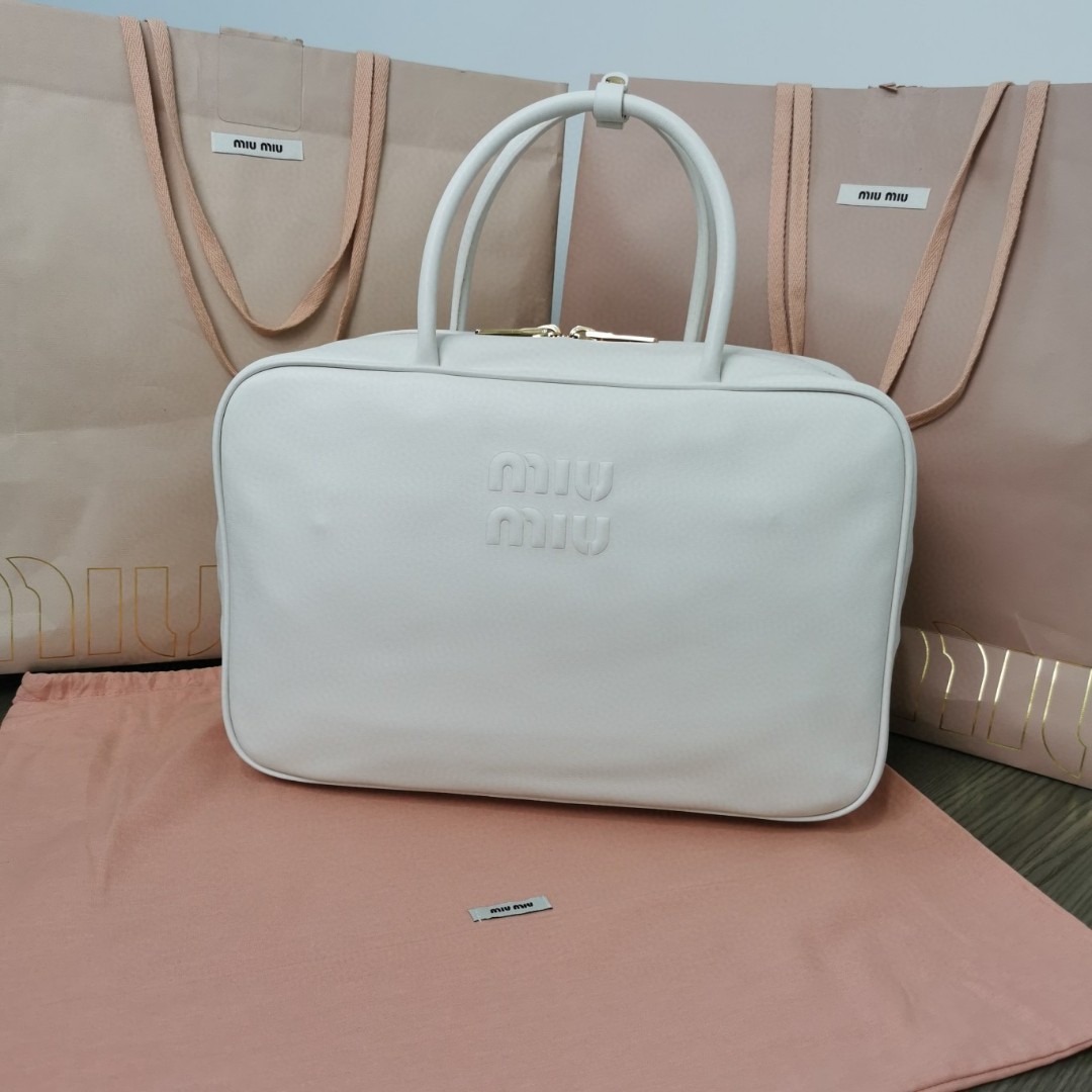Miu Miu 5BB117_2DDJ_F0009_V_OOO Leather Beau bag white M1