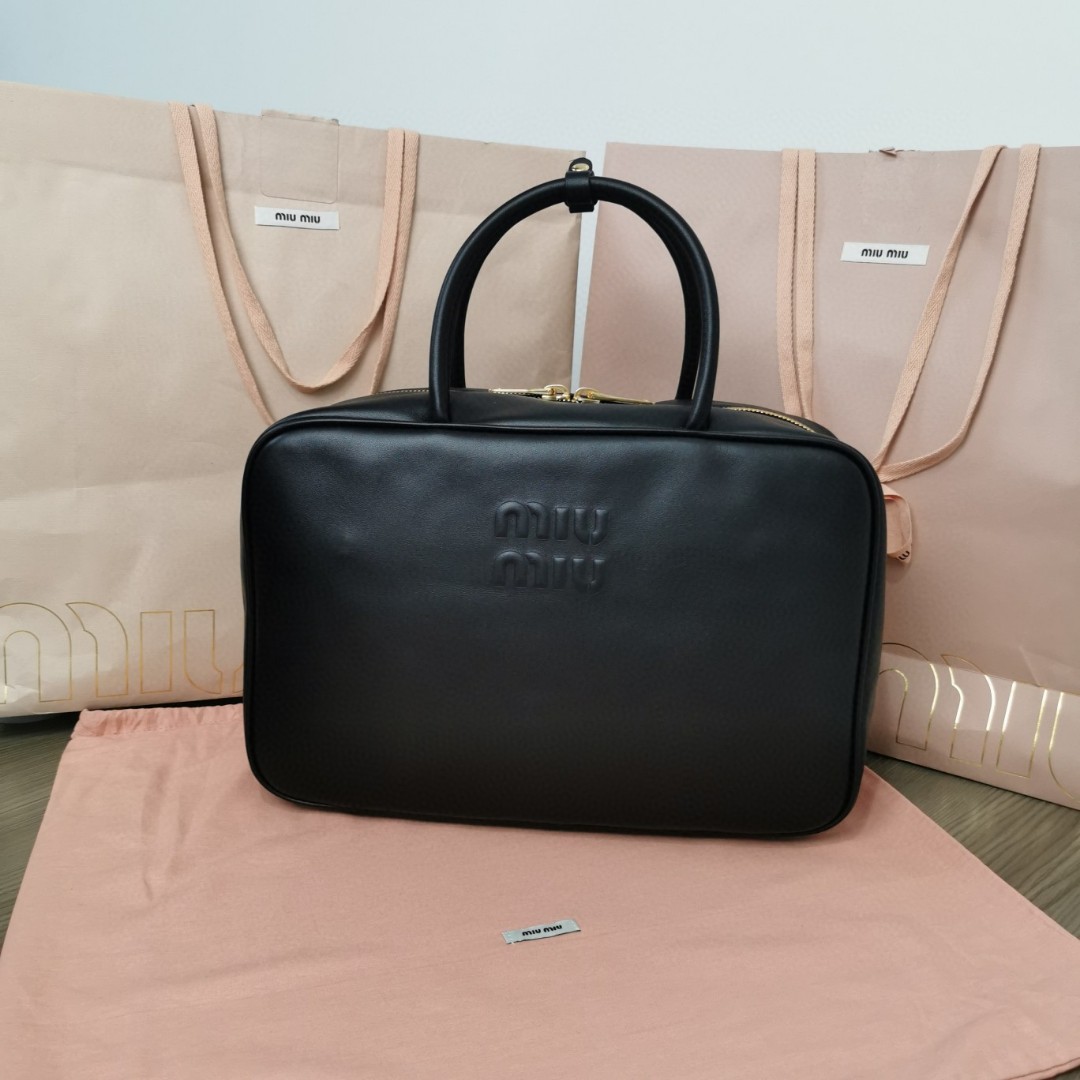Miu Miu 5BB117_2DDJ_F0002_V_OOO Leather Beau bag black M1