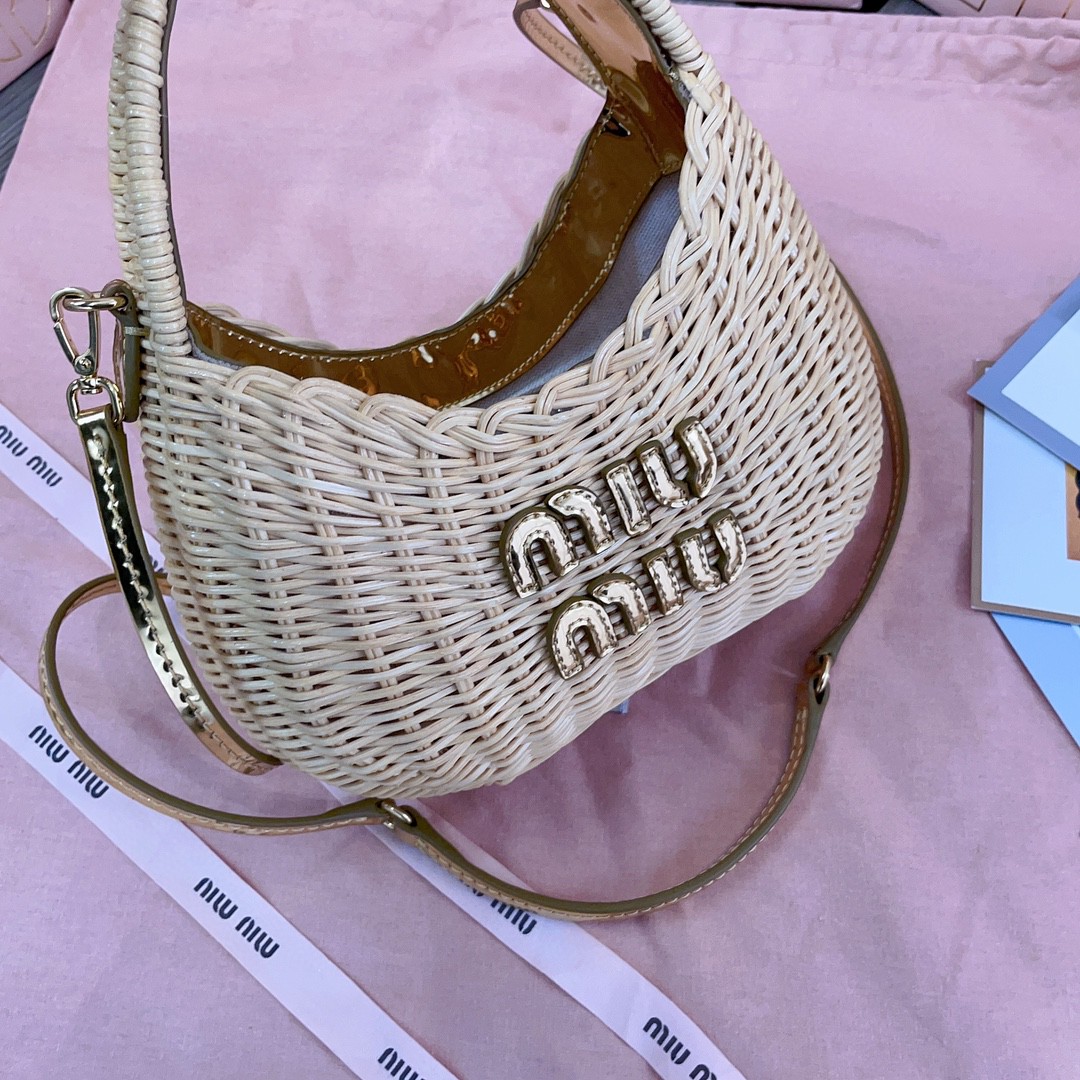Miu Miu 5BC125_2CP3_F0V8N_V_OOO Wander woven raffia-effect yarn hobo bag with leather details Natural / Platinum M1
