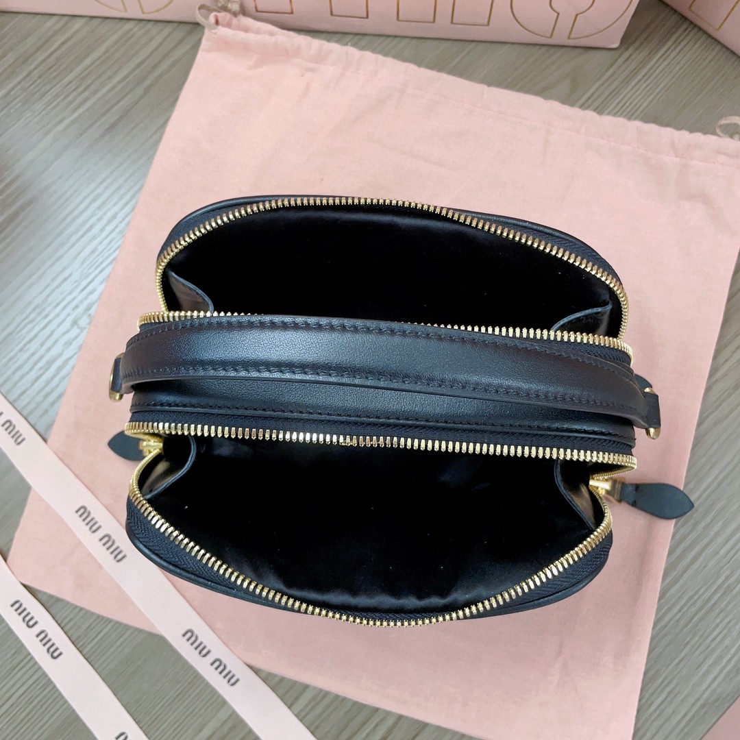 Miu Miu 5BH229 leather bag black M1