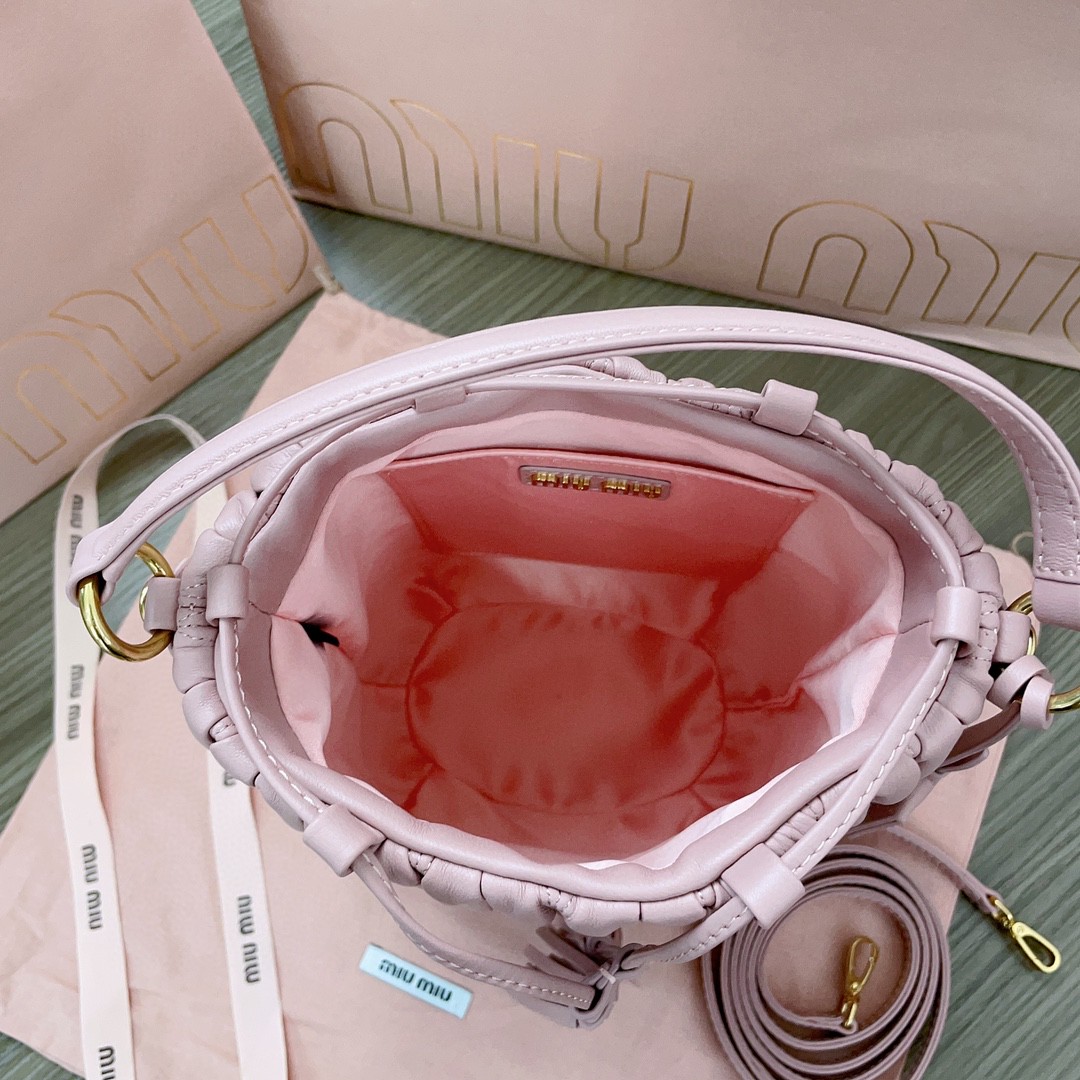 Miu Miu 5BE084 Matelassé nappa leather bucket bag