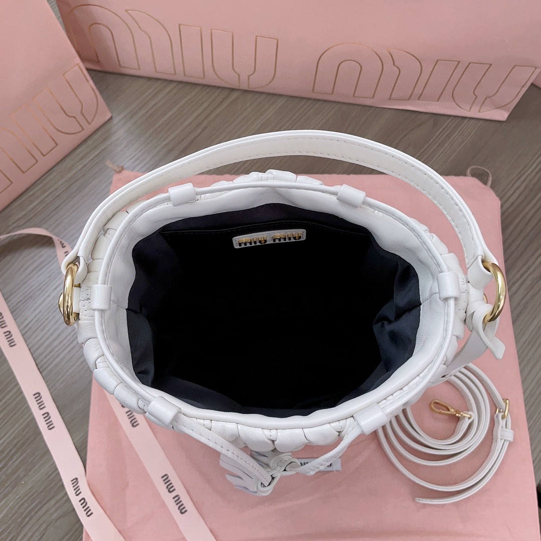 Miu Miu 5BE084_N88_F0009_V_OOO Matelassé nappa leather bucket bag