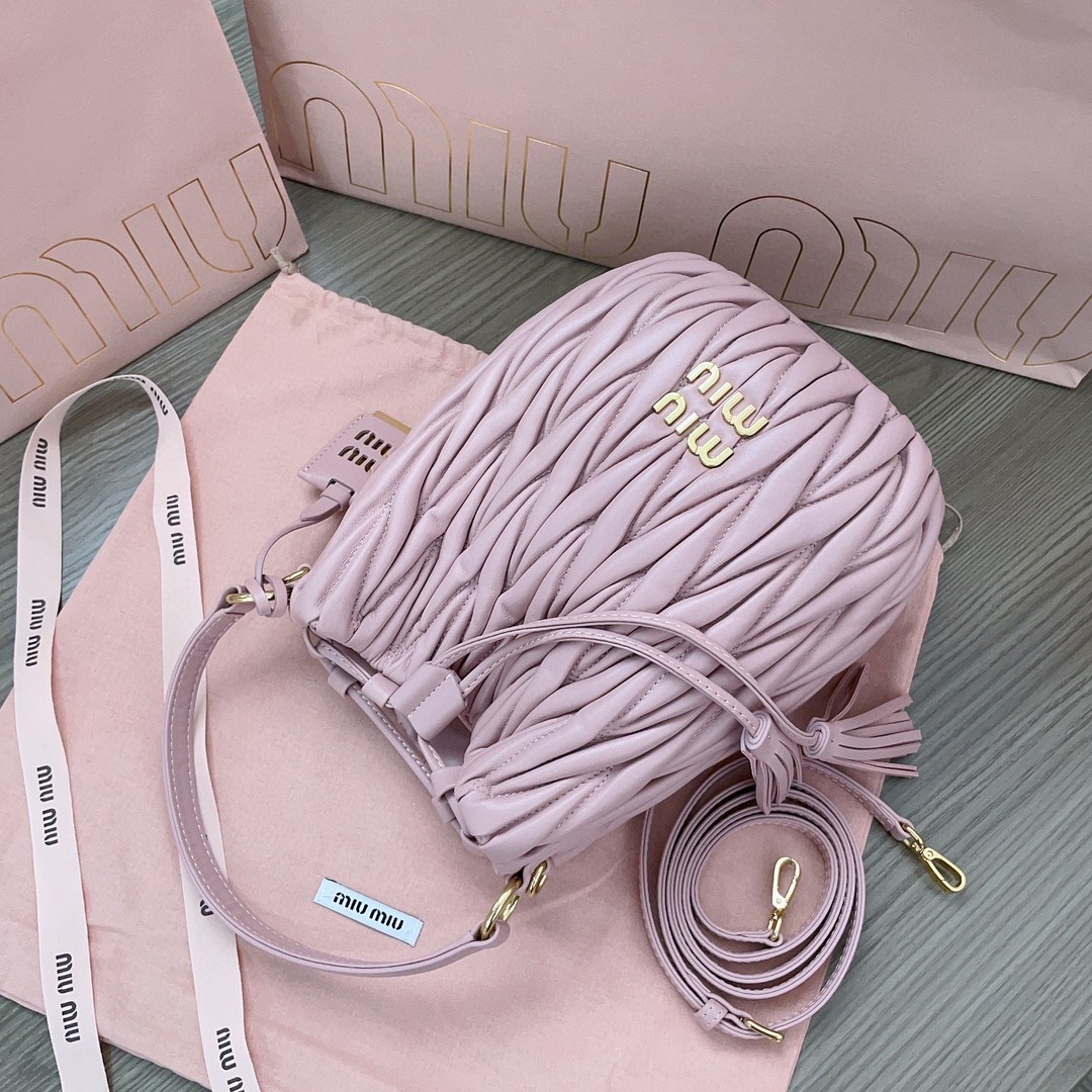 Miu Miu 5BE084 Matelassé nappa leather bucket bag