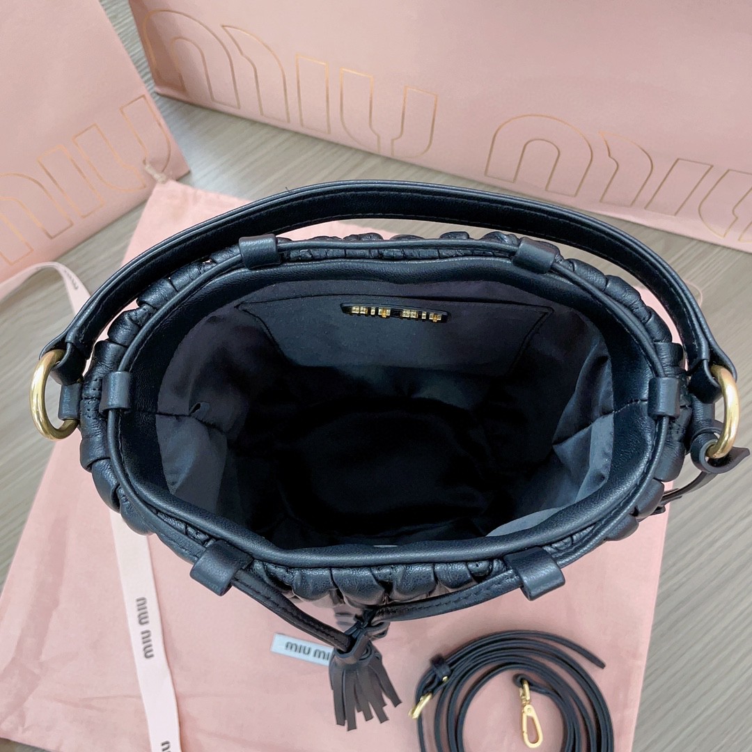 Miu Miu 5BE084_N88_F0002_V_OOO Matelassé nappa leather bucket bag black M1