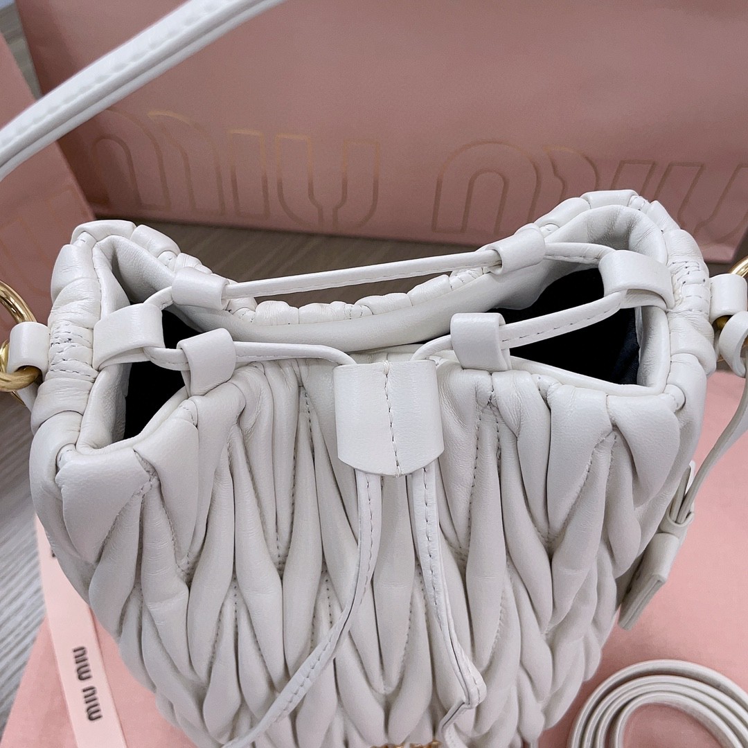 Miu Miu 5BE084_N88_F0009_V_OOO Matelassé nappa leather bucket bag