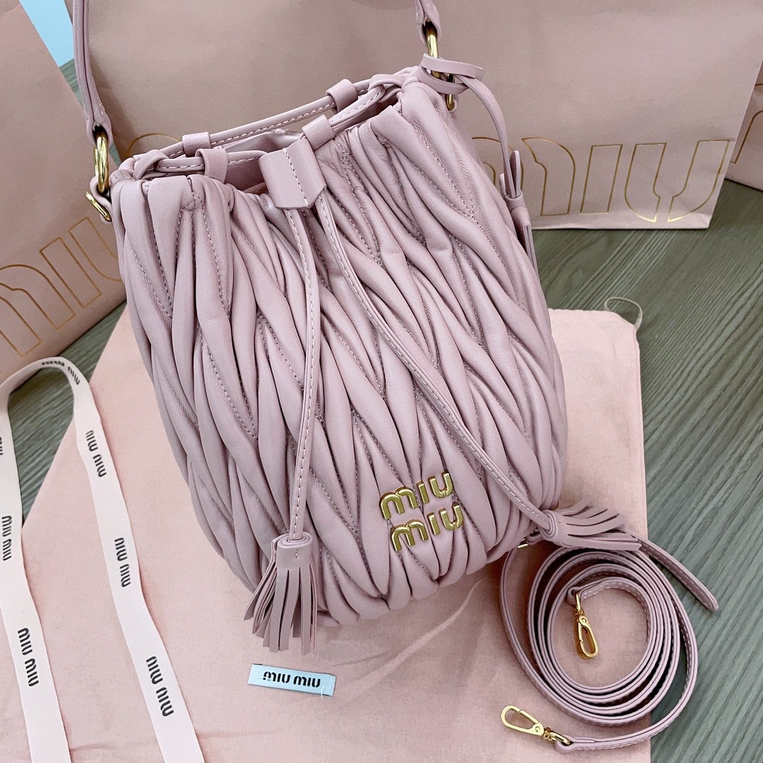 Miu Miu 5BE084 Matelassé nappa leather bucket bag