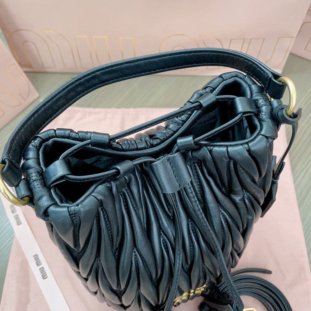 Miu Miu 5BE084_N88_F0002_V_OOO Matelassé nappa leather bucket bag black M1
