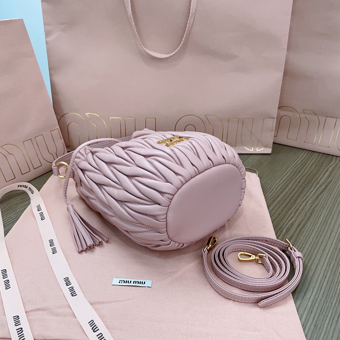 Miu Miu 5BE084 Matelassé nappa leather bucket bag